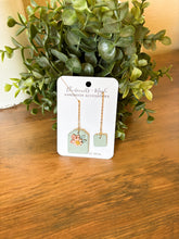 Load image into Gallery viewer, Tea bag bookmark-Raised Floral
